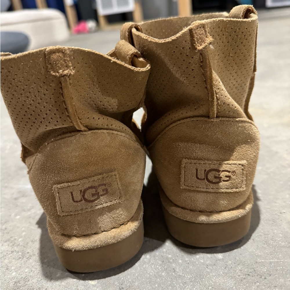 Ugg boots - Picture 2 of 4